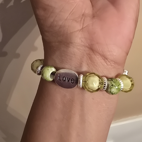 Handcrafted - Picture 5 of 6